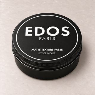 Matte Texture Paste Rosée Noire EDOS Paris, pot noir fermé sur fond grège clair.